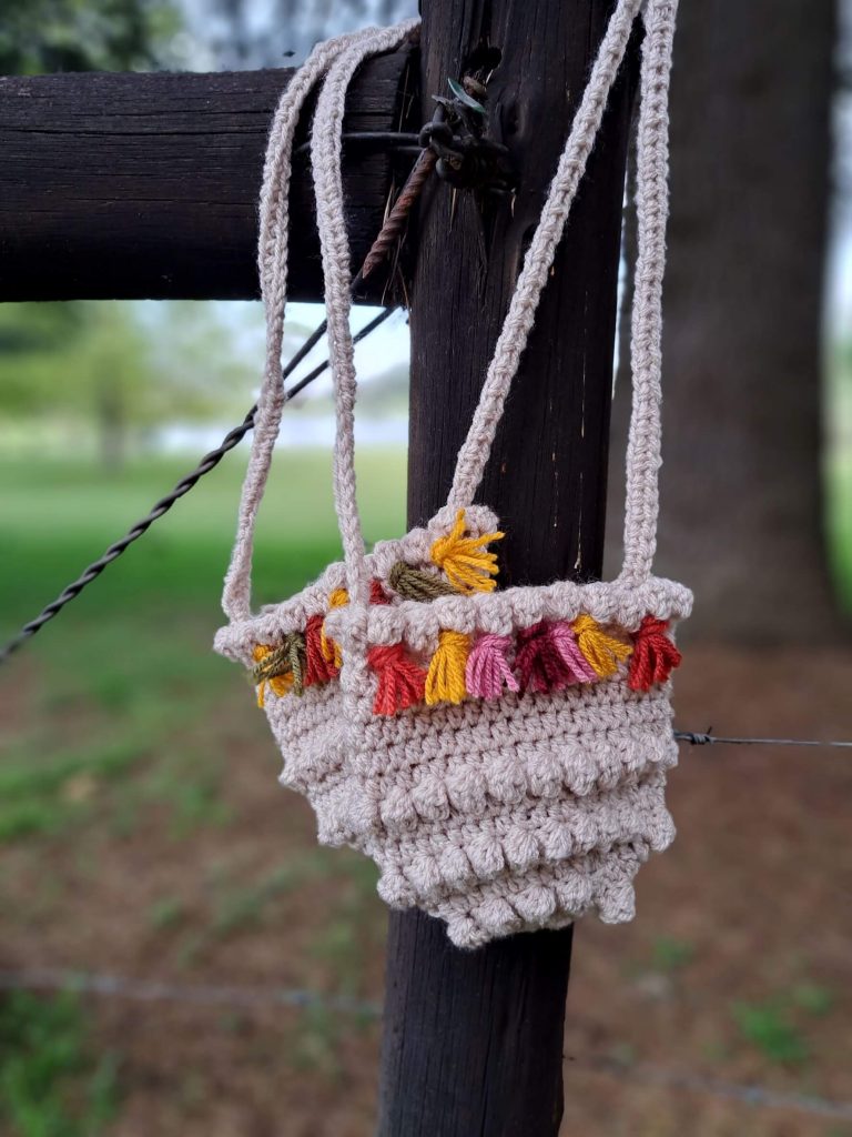 Free Crochet Pattern for Beginners: Bobble Fringe Bag